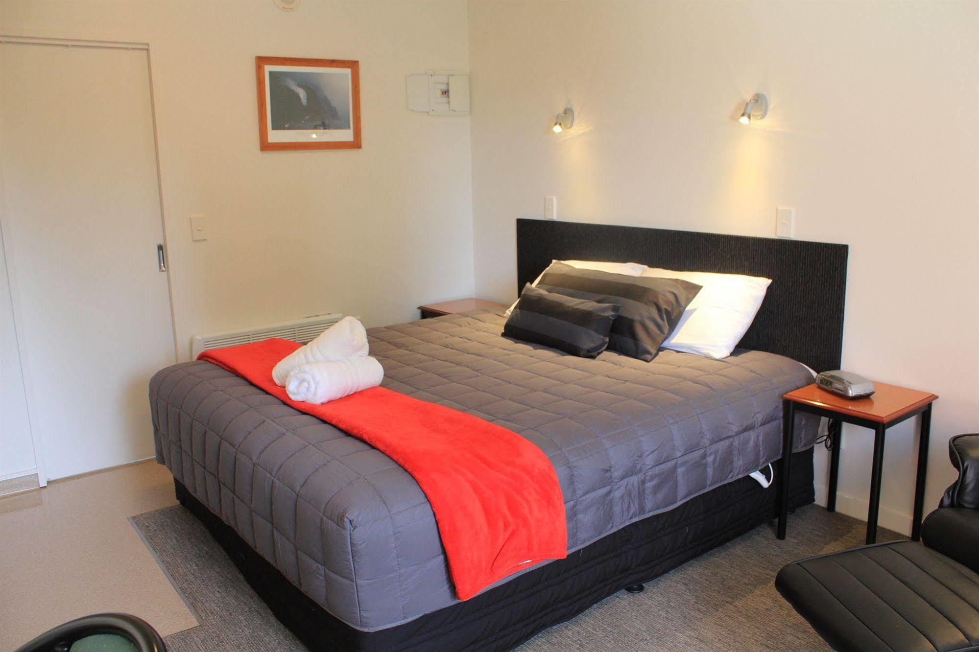 Bella Vista Motel Те-Анау Экстерьер фото