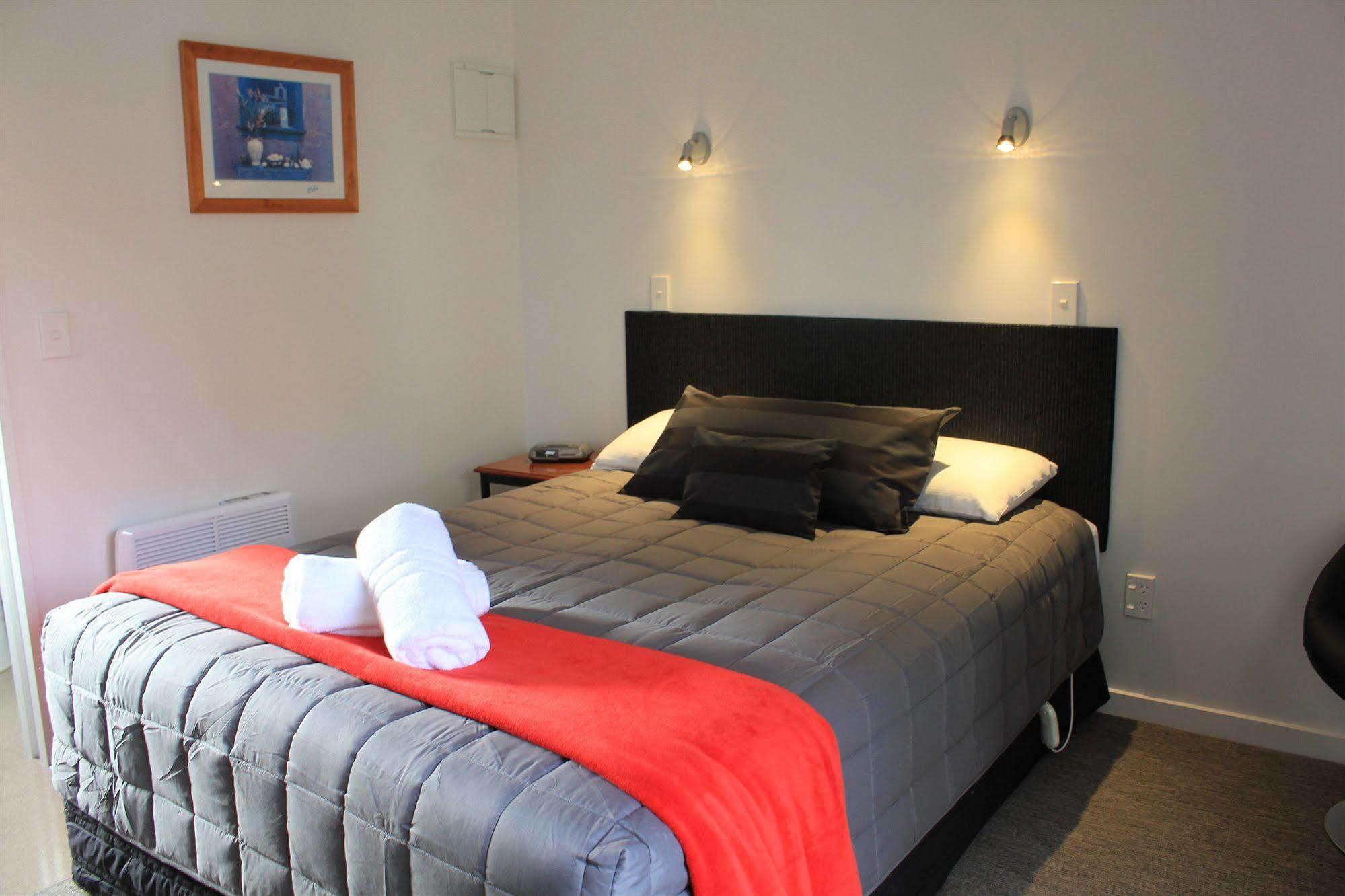 Bella Vista Motel Те-Анау Экстерьер фото